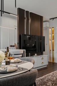 Mido Bird Luxury Apartment with Private Parking & Self Check-in