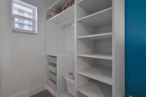 Outstanding oceanfront unit With Parking&Pool - M36