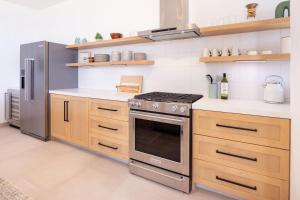 Stunning Beachfront Residence with Resort Perks