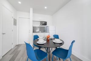 Amazing Balcony Studio at the beach with Parking -M44