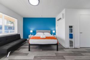 Amazing Balcony Studio at the beach with Parking -M44