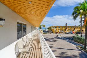 Unit with Balcony and Parking at the beach -M45