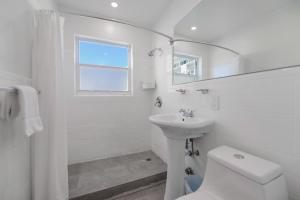 Spacious studio with Balcony and Parking at the Beach -M46