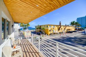 Spacious studio with Balcony and Parking at the Beach -M46