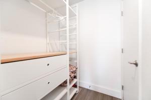 Studio with Balcony and Parking - M47