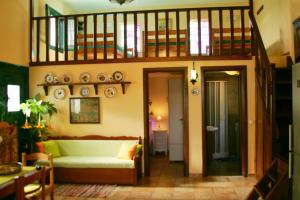 Doras House