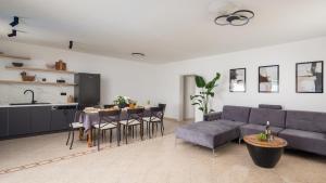 Bella Figura Apartments - Heated Pool