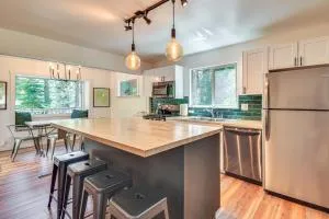 Cozy Retreat with Deck about 2 Mi to Pinecrest Lake! - Pinecrest