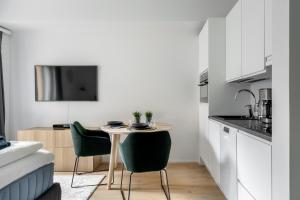 Upea yksiö joen läheisyydessä