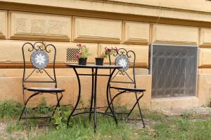 La verita 1 st line with garden