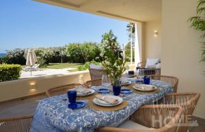 Beachfront complex Neptuno III , sea views, pool and garden,Elviria