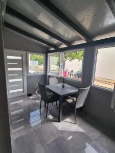 Apartmani Katy Vir 250 m od plaže terasa parking