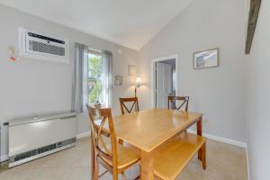 Close to Beach and P-Town! Cottage with Bay Views