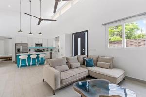 4-BD Home with Pool Walk to Beach