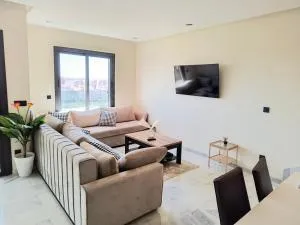 Duplexe neuf et moderne dans petite résidence avec piscine sur le toit - Ghdar Defla