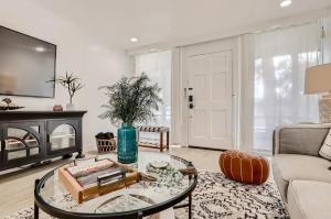 Luxury Condo in Old Town Scottsdale wPool