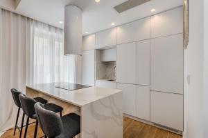 TOP LOCATION! SPACIOUS LUX APARTMENT -5 min from BEACH & CENTRE