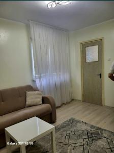 Garsoniera Auchan Titan