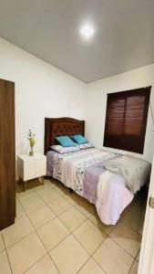 La Casita Amarilla de Santa Ana