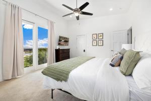 Hilltop Haven-5 Min to DT & UofA-Modern