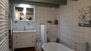 Double Room with Private Bathroom room in B&B Landgoed Matanze