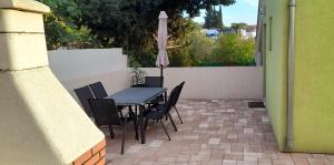 Spacious apartment with garage and private yard, Drage