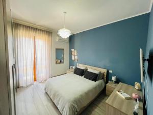 Modern Blue Apartment img3