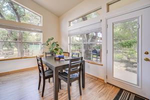 Pin Oak Farmhouse with Patio in Dripping Springs