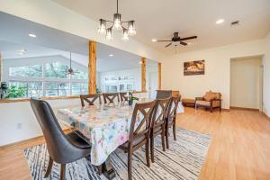 Pin Oak Farmhouse with Patio in Dripping Springs