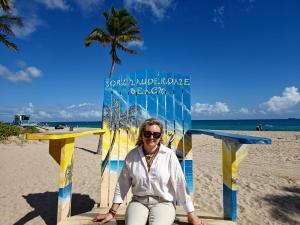 Stylish 2BR Villa full kitchen 10 mins from Beach