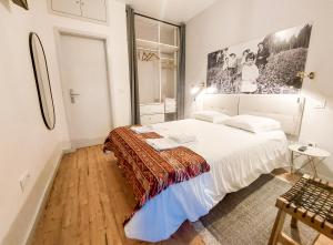 Bluetile Sol Apartment