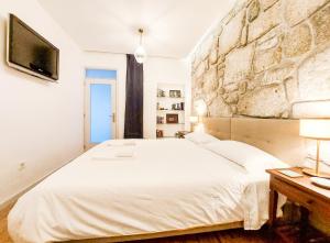 Bluetile Sol Apartment