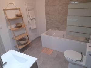 Maisons de vacances Gite de caractere : photos des chambres