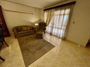 Luxurious 3 BR Rustic Apartment Overlooking Huge Garden - For Families and Couples