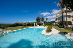 Beachfront Elviria II,Sea views, lovely terrace and pool