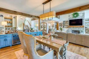 Lakefront Hiawassee Gem: Boat Dock w Rooftop Deck