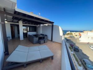 Ático con terraza y vistas en Carboneras