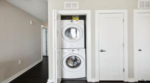 Piedmont Park 3 bdrm with city views