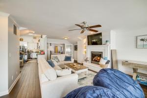 Waterfront ‘Clarklake Escape’ - Deck, Dock & Views