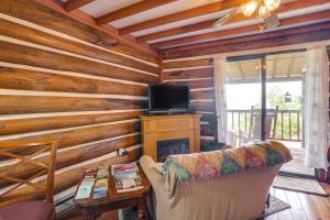 Cozy Luray Cabin with Views Near Hiking Trails!