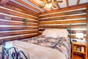 Cozy Luray Cabin with Views Near Hiking Trails!