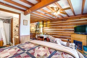Cozy Luray Cabin with Views Near Hiking Trails!
