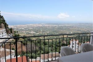 4br Andalusian penthouse w pool & spectacular view