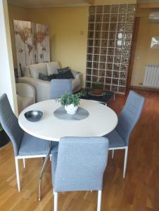 Duplex con terraza y vistas a la montaña internet aire acondicionado frente a piscinas públicas