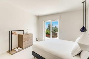 Villa Milena Modern Elegance Views and Guest Services by Feeling Italy