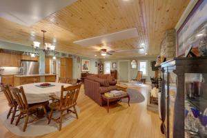 Ski & Hike! Creekside Cabin 7 Mi to Linville Falls