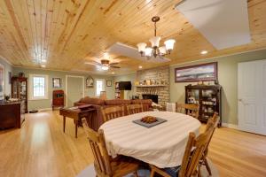 Ski & Hike! Creekside Cabin 7 Mi to Linville Falls