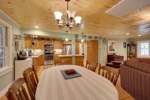 Ski & Hike! Creekside Cabin 7 Mi to Linville Falls