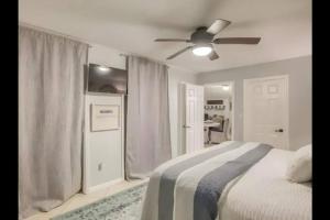 Beach Haven Upper Penthouse Unit- 1 bed 1 Bath