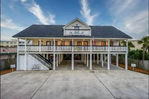 Beach Haven Upper Penthouse Unit- 1 bed 1 Bath